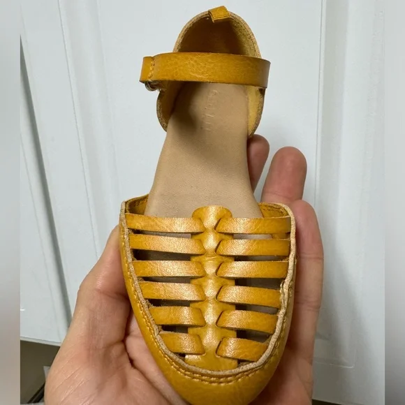 Girls Old Navy Sandals Size 8 - Picture 2 of 3